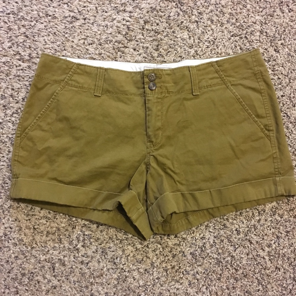 Old Navy ‘Perfect 3 1/2”’ Olive Green shorts Sz 10